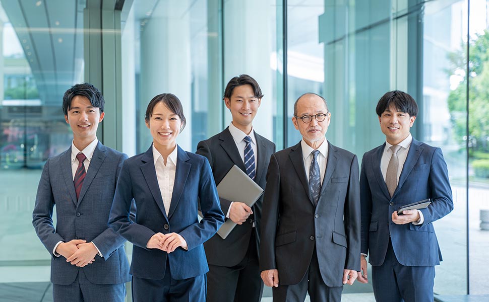英語研修を受講する大学教員のグループ